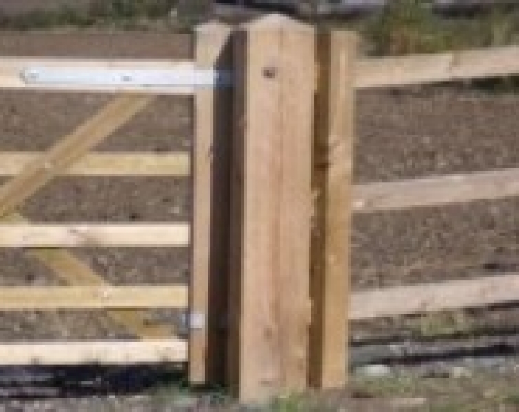 U-Post Carrier Adjustable 0-200mm Wooden Posts with Stone Dolle 