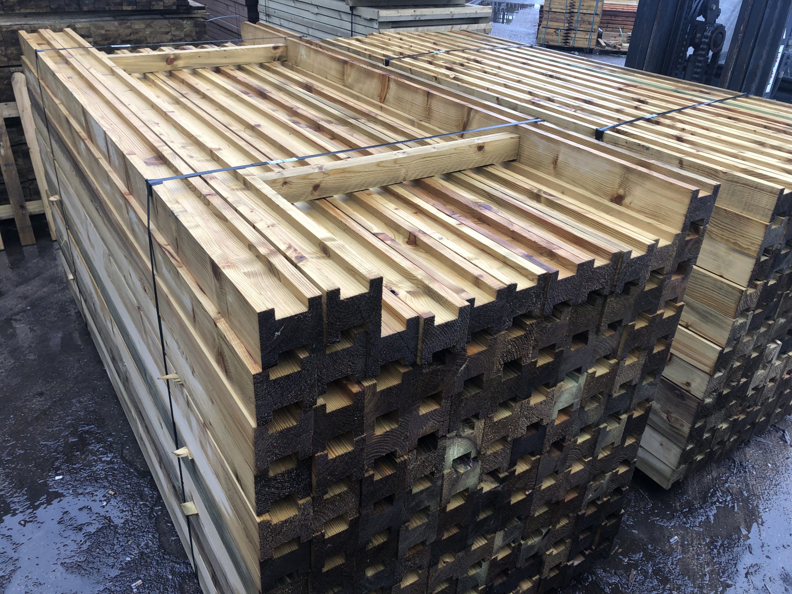 2.4m Round Top Wooden/Timber Slotted H Posts Green Oakdale Fencing